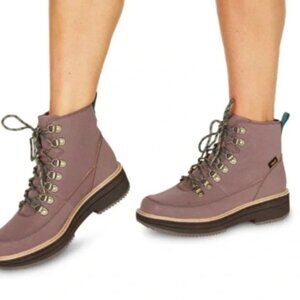NWOT Teva Midform Comfortable Water-Resistant Flat Platform Lace Boots Size 9